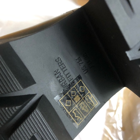 LAST ONE ⭐️ NWT Urban Outfitters Chloe Chelsea Timeless boot (7) - Picture 9 of 14